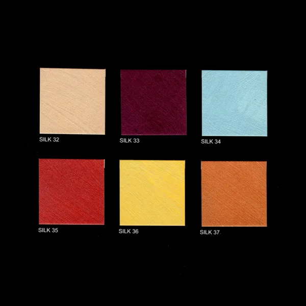 Tessuti colorati in seta con codici SILK 32-37 su sfondo nero.