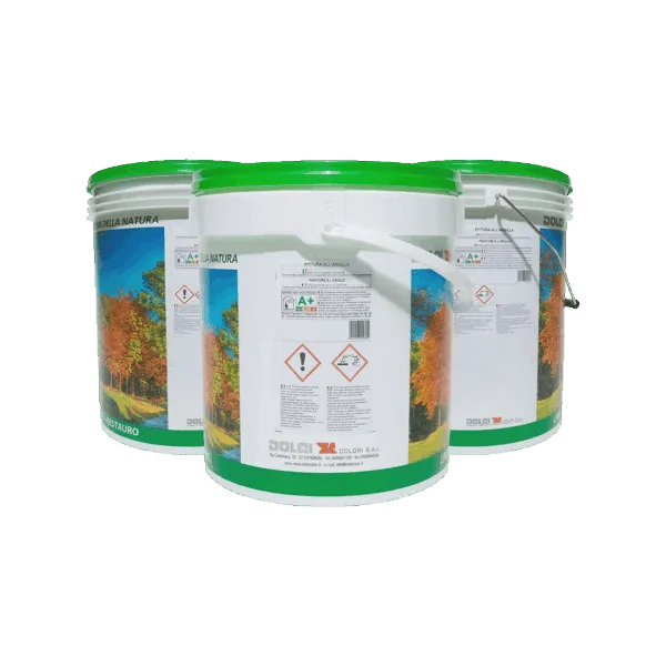Contenitori di vernice con etichette di sicurezza e immagini di paesaggi naturali.